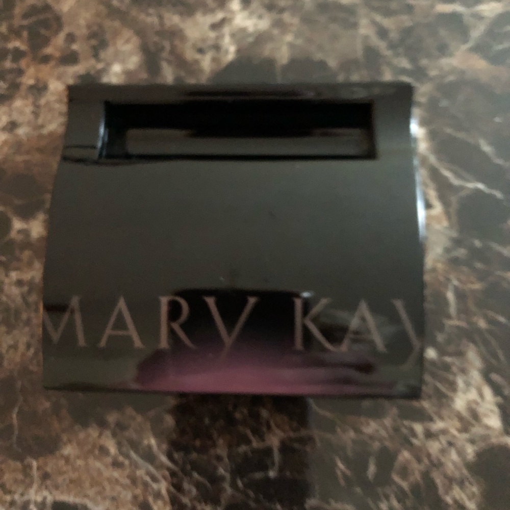 MARY Kay compact